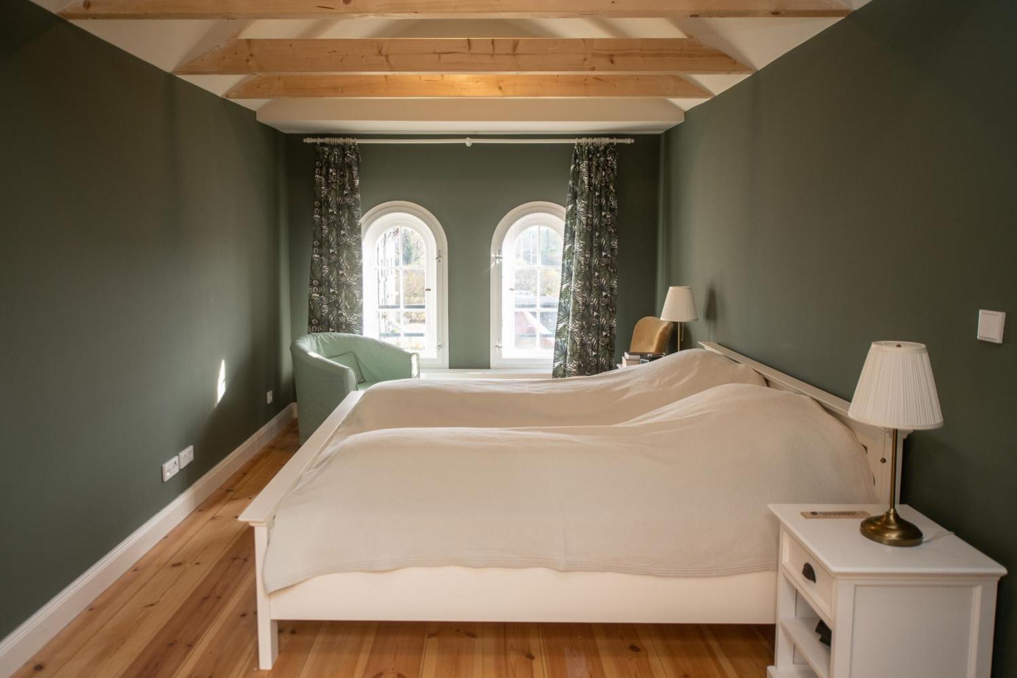A Refuge Built For A King Apartamento Halbe Exterior foto